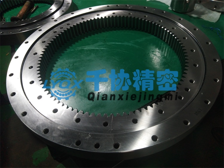 Model 114.25.500 113.25.710 supporting gear is used in the shipment of rotary platform of robot welding positioner